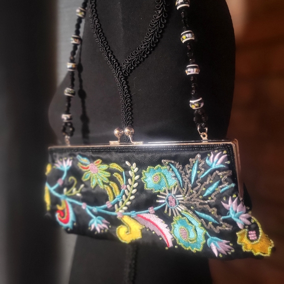Vintage Chateau Beaded Embroidered Black w/Satin Kiss Lock in Floral Paisley - Picture 2 of 13